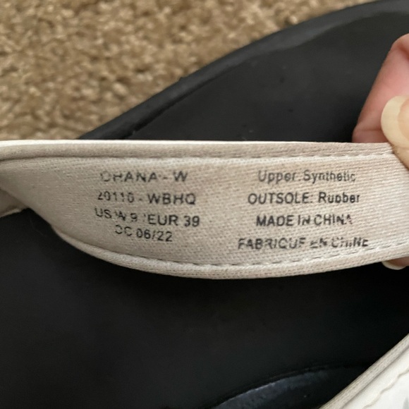 Olukai flip flops women’s 9 - Picture 2 of 3